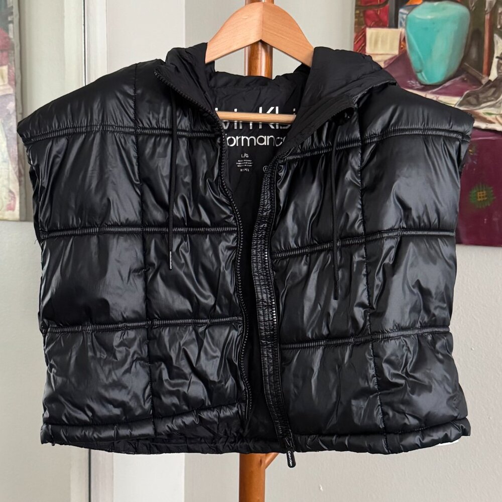 Calvin Klein - Performance Cropped Oversized Boxy Puffer Vest in Black - Picture 2 of 7